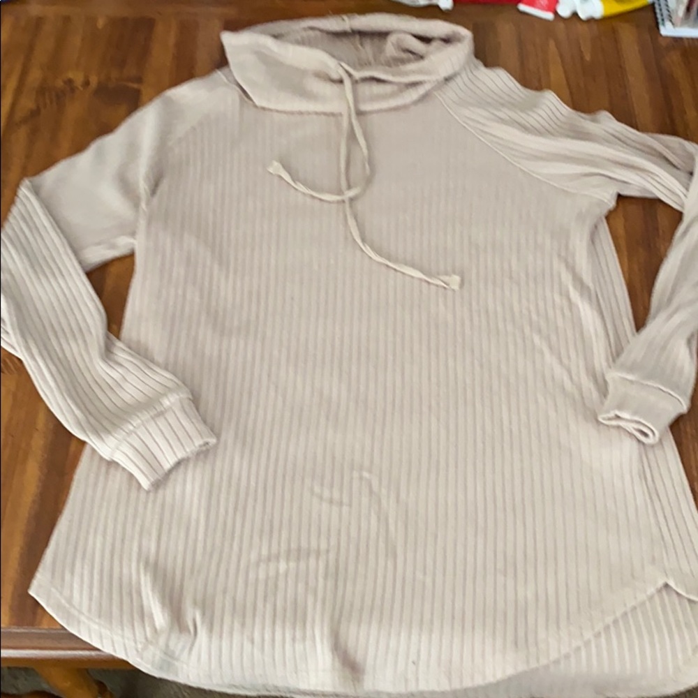 LIKE NEW Forever 21 women’s turtle neck shirt